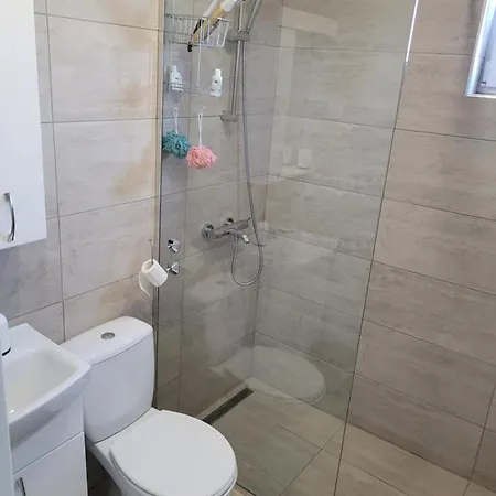 Apartment Kuca Familija *