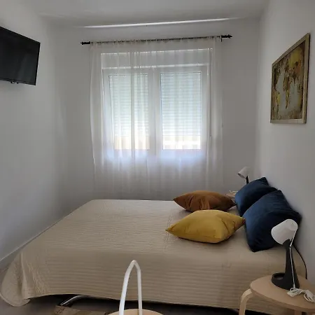 Apartment Kuca Familija *
